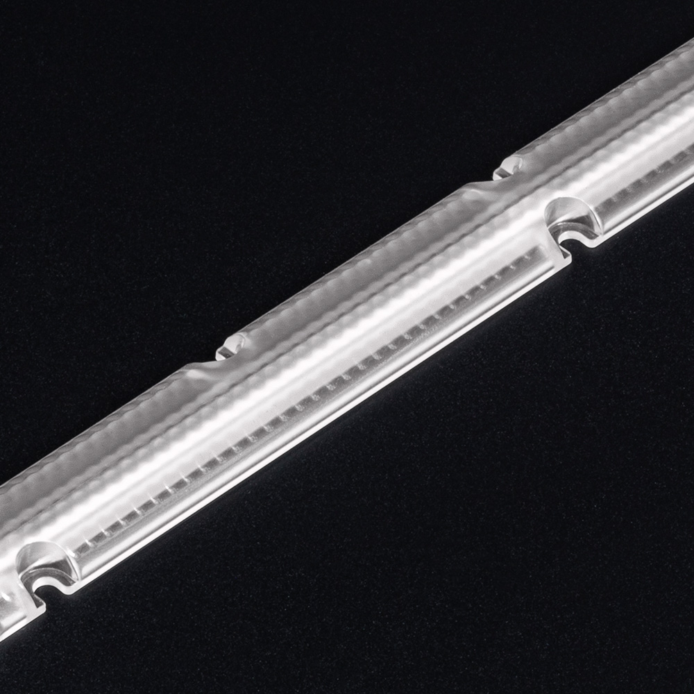 Fase 6 do desenvolvimento da lente Batwing - qualidade de luz melhorada e distribuição uniforme para iluminação indireta. (Foto da lente)