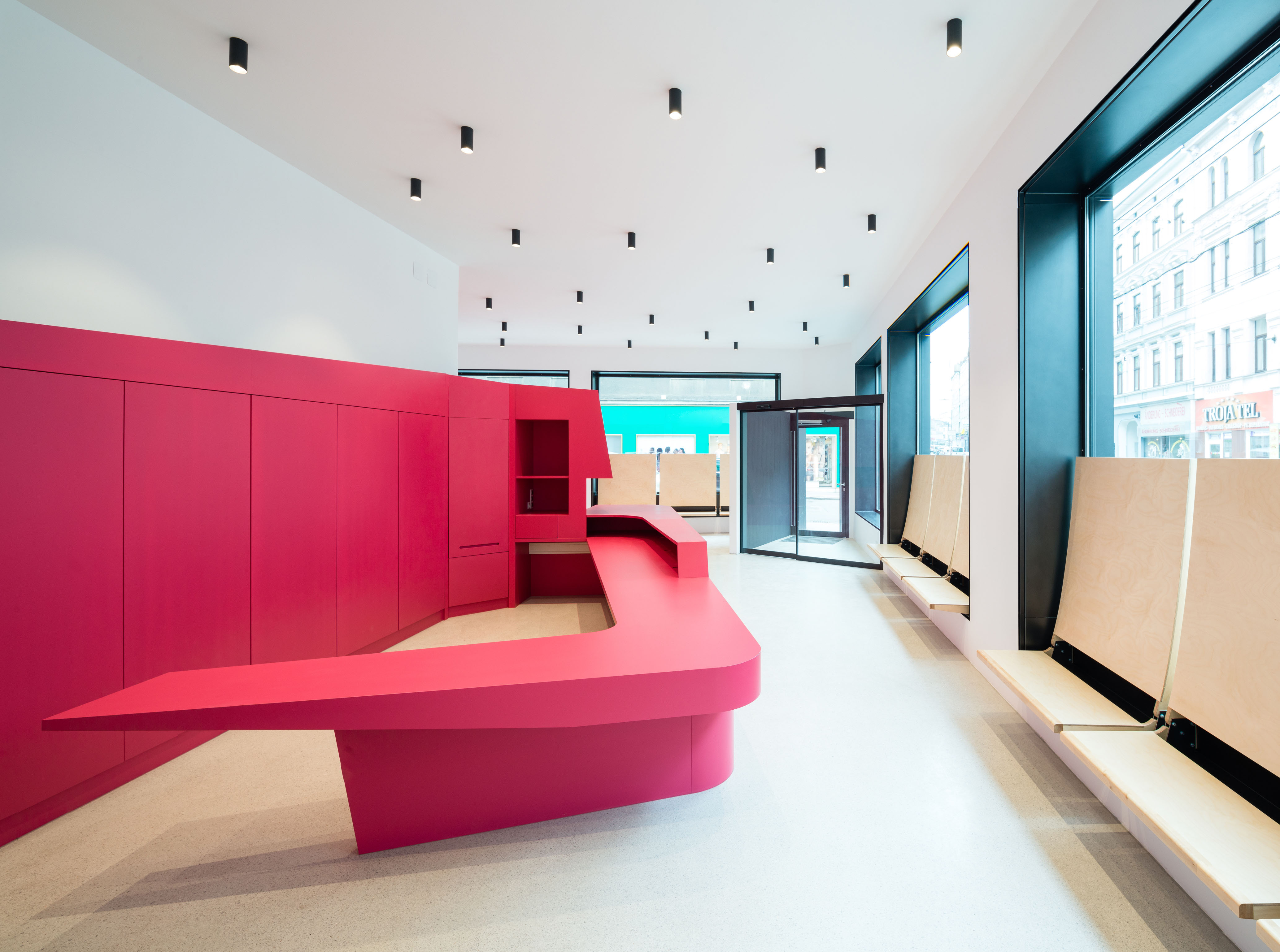 PROLICHT_Dr Pillwein_Invader_1034_ret_lr.jpg