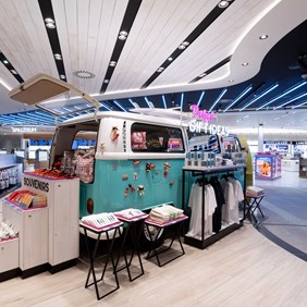 Dutyfree Faro Einkaufszentrum Retail Spotstrahler Gang Mechaniq Centriq Imagine