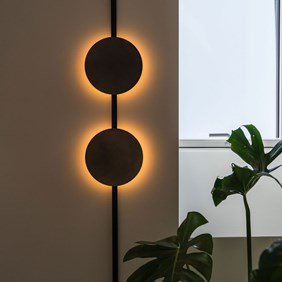 Design-oriented living room lighting with CODE DOT spots in the flat Minimal Track profile system for light architecture