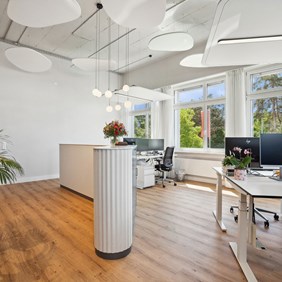 Office Buero Arbeitsplatz Buerogebaeude Pendelleuchte Centriq Bilo
