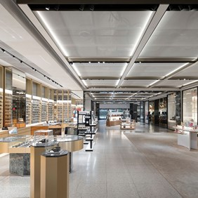 Architektonische Retailbeleuchtung mit IMAGINE Schienenstrahlern im CLICKTRACK System für Verkaufsflächen