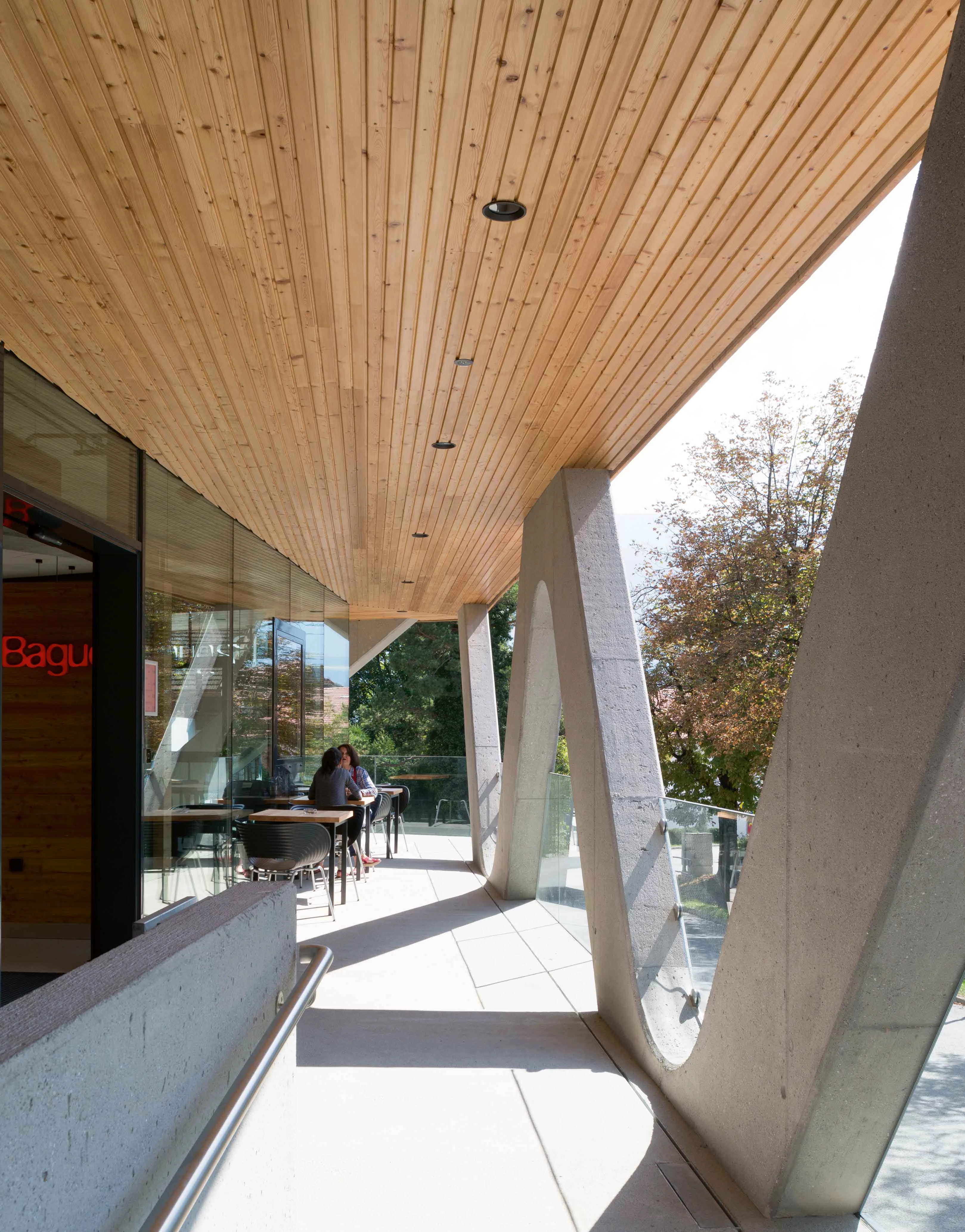 Bioniq Einbauspot Fuer Gastronomie Im Aussenbereich