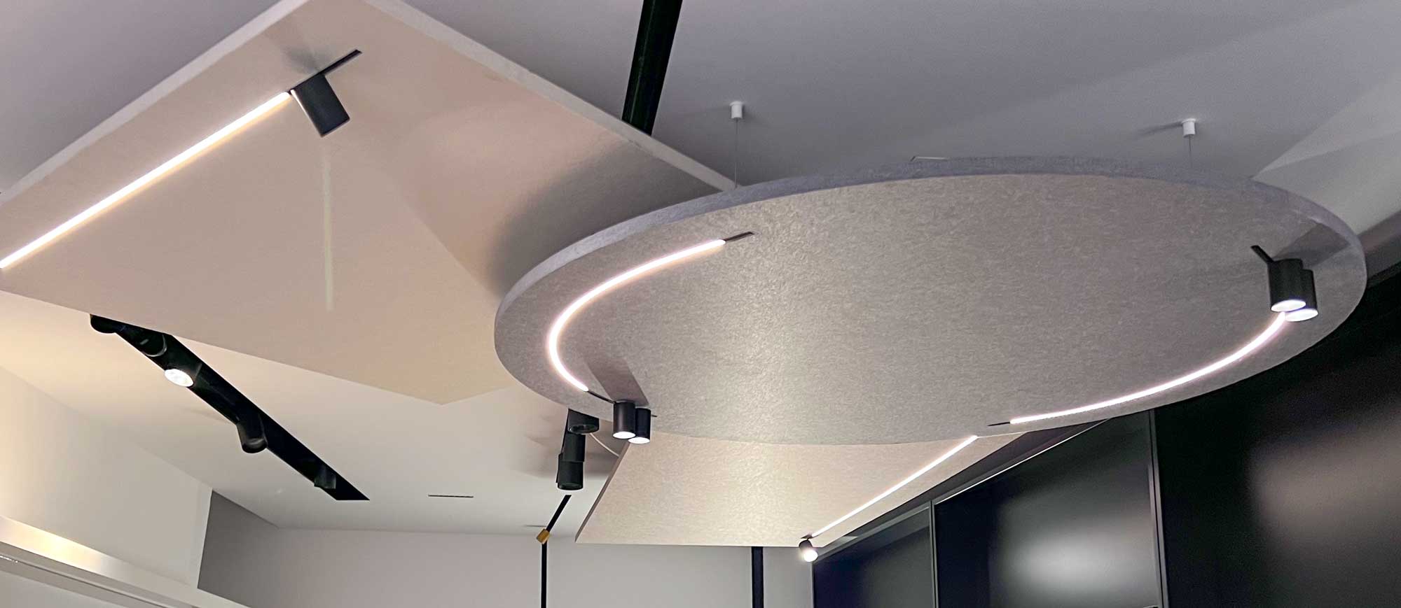 Prolicht PL Q1 2024 Just Black Akustik Paneel Stromschiene Deckenleuchte Spots Inserts Leuchtenhersteller Akustikleuchte