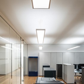 HADI-M Spots suspendus à LED pour postes de travail de bureau, à intensité variable, avec commande DALI pour un éclairage de bureau optimal