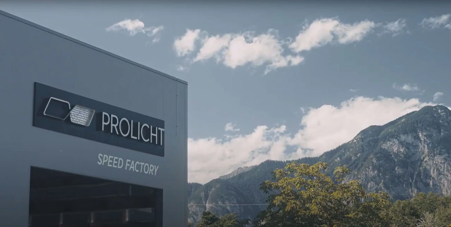 Production de luminaires acoustiques à Götzens, Tyrol – précision et qualité.