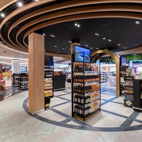 Dutyfree Faro Einkaufszentrum Retail Spotstrahler Gang Mechaniq Imagine Centriq