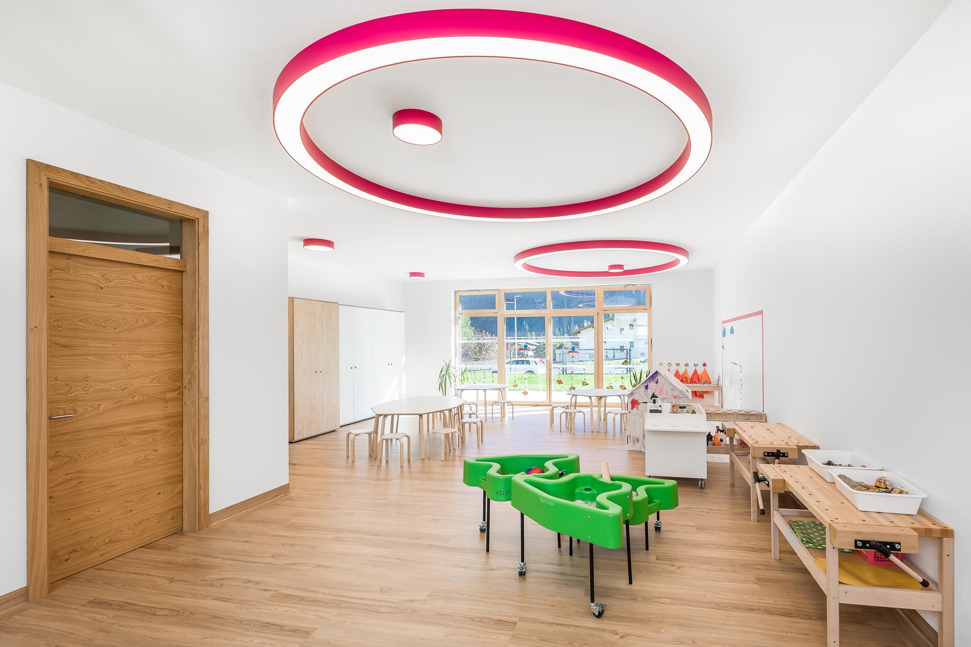 Luminaire rond rose en saillie pour un éclairage uniforme du plafond de la maternelle