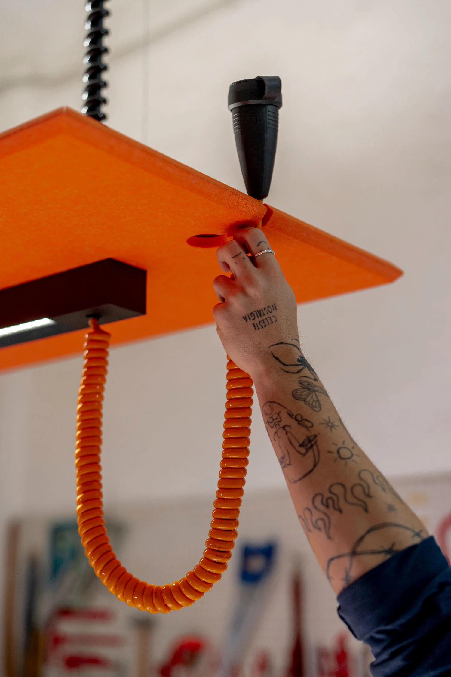 Pluq In Orange Akustikleuchte Mit Stromkabel