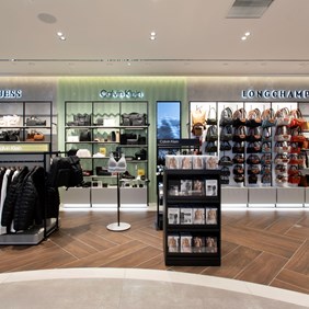 Dutyfree Faro Einkaufszentrum Retail Spotstrahler Verkaufsbereich Centriq Mechaniq Imagine