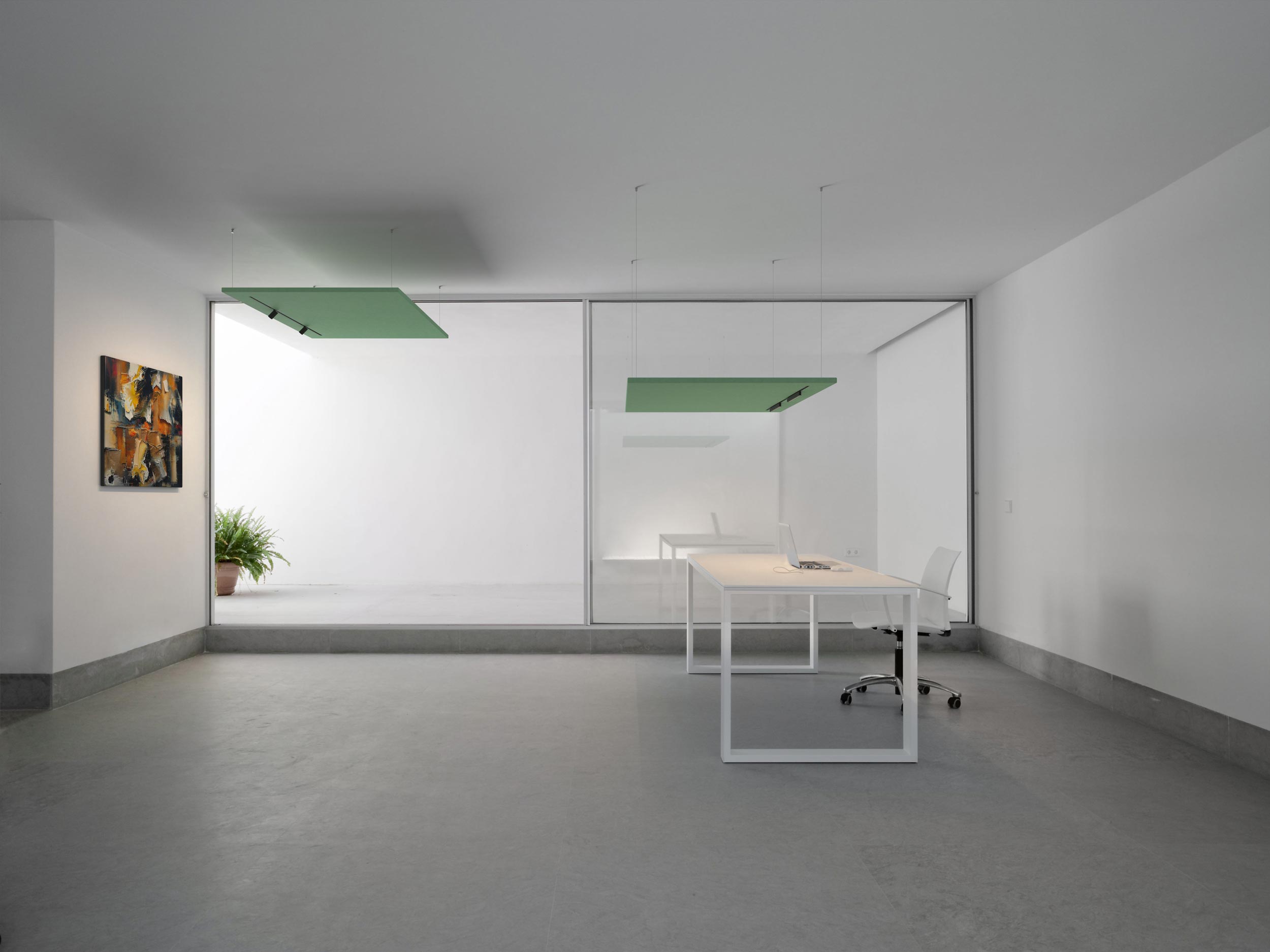 Prolicht PL Q1 2024 Just Black Akustik Paneel Stromschiene Strahler Buero Arbeitsplatz Bild Beleuchtung