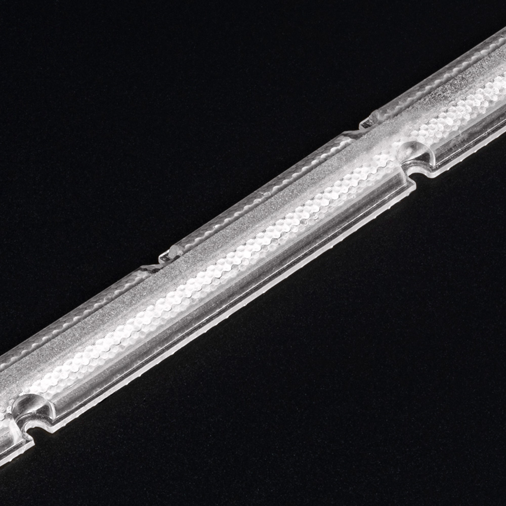 Fase 7 do desenvolvimento da lente Batwing - tecnologia inovadora de lentes micro-convexas para um controlo preciso da luz. (Foto da lente)