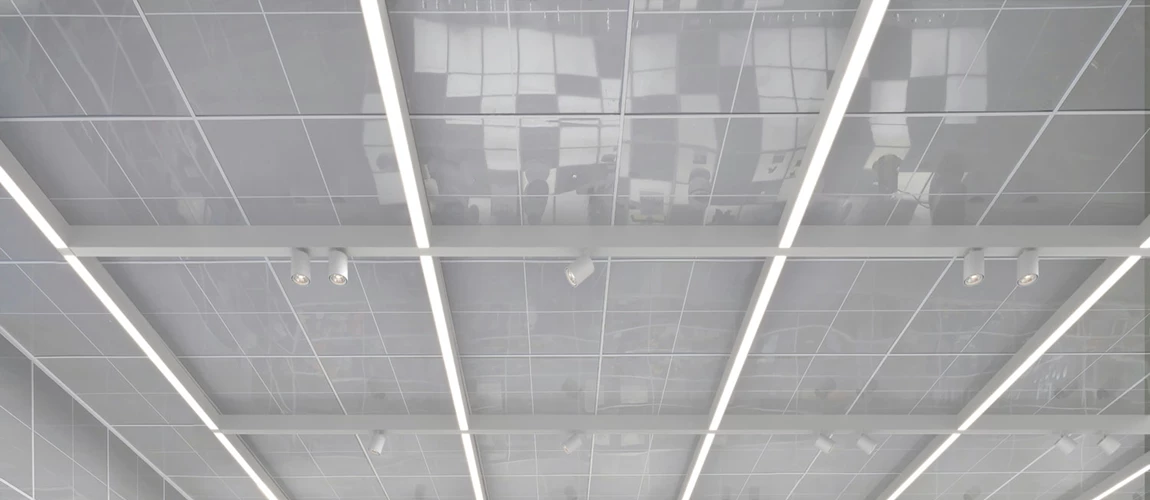 Forties Schienensystem Decke Mit Spot Einsaetzen In Shop Retail Bereich